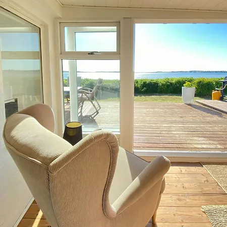 Sommerhus Kun 10 Meter Fra Egen Strand Roslev