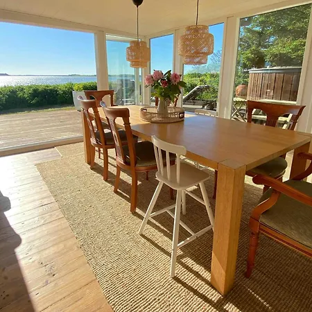 Sommerhus Kun 10 Meter Fra Egen Strand